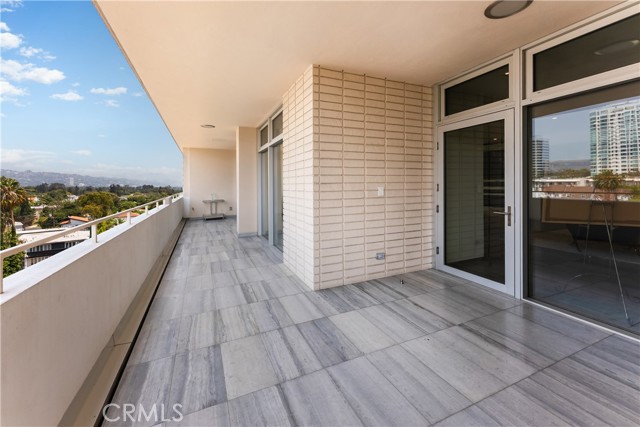 1333 S Beverly Glen Boulevard, Los Angeles CA: https://media.crmls.org/medias/197ed32f-a153-4c1d-b1da-fe4cf3b6b521.jpg
