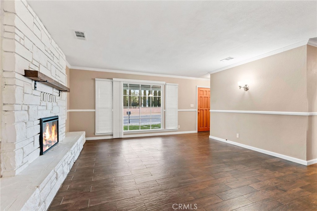 MLS #OC25271228 image #6