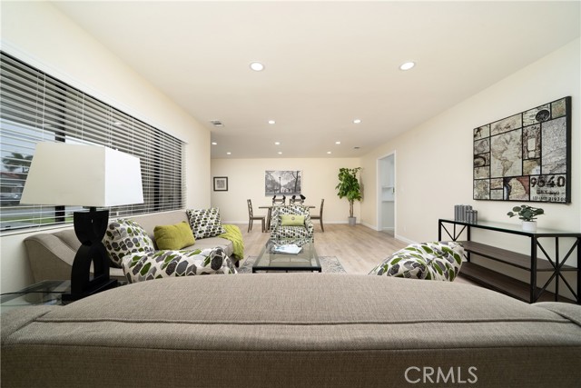 Detail Gallery Image 4 of 33 For 12566 Dolan Ave, Downey,  CA 90242 - 3 Beds | 2 Baths