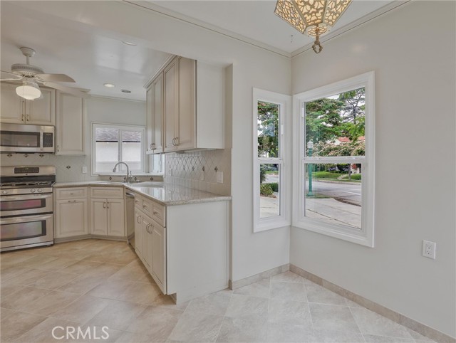 1017 Cordova Avenue, Glendale CA: https://media.crmls.org/medias/197f5e10-502b-46d8-8f67-aa258fdf164a.jpg