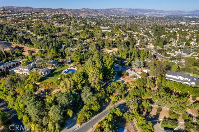 Detail Gallery Image 9 of 10 For 6006 Clear Valley Rd, Hidden Hills,  CA 91302 - 5 Beds | 5/1 Baths