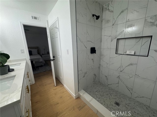 Detail Gallery Image 14 of 21 For 20559 Lisa Gail Dr, Saugus,  CA 91350 - 4 Beds | 2 Baths