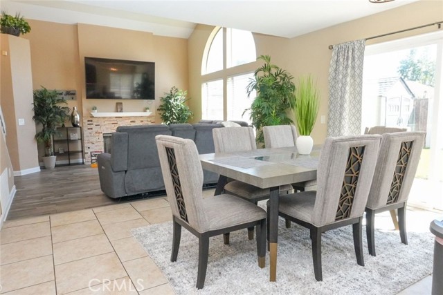 Detail Gallery Image 8 of 18 For 13643 Cabrillo Court, Fontana,  CA 92336 - 4 Beds | 2/1 Baths