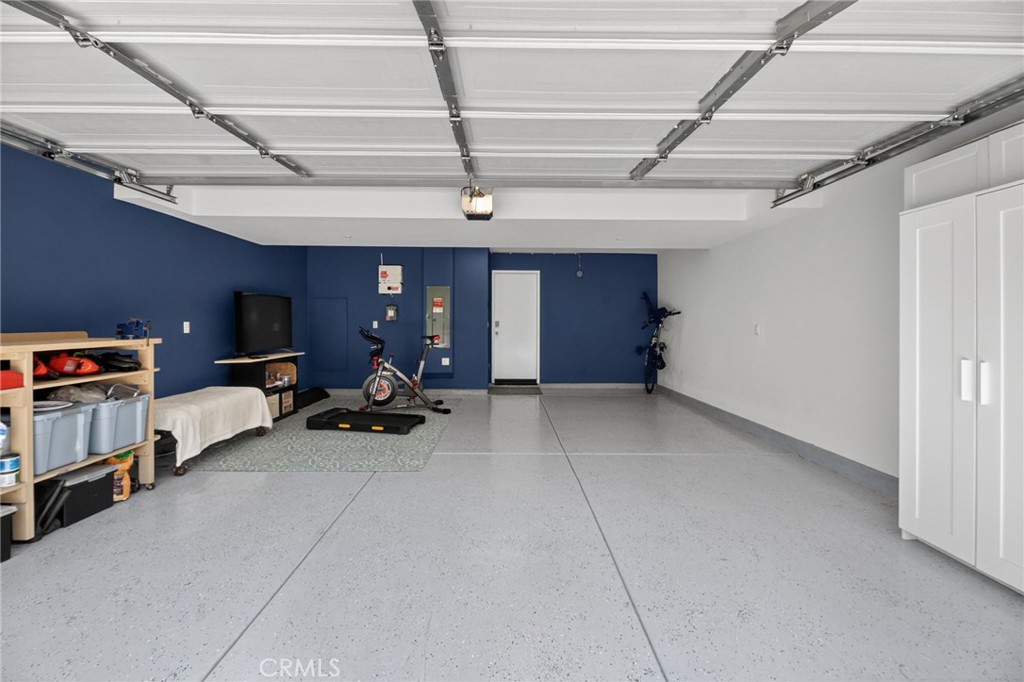 https://media.crmls.org/medias/1983edc6-dbde-4a7c-9871-a42200d87577.jpg?preset=X-Large