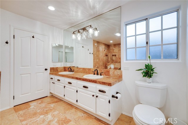 1119 9th Street, Hermosa Beach, California 90254, 5 Bedrooms Bedrooms, ,2 BathroomsBathrooms,Residential,Sold,9th,SB22164330
