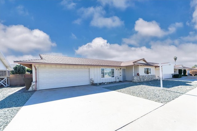 1561 Sandlewood Drive, Hemet CA: https://media.crmls.org/medias/1985615a-76ee-4c10-8f28-f40cddbf7293.jpg
