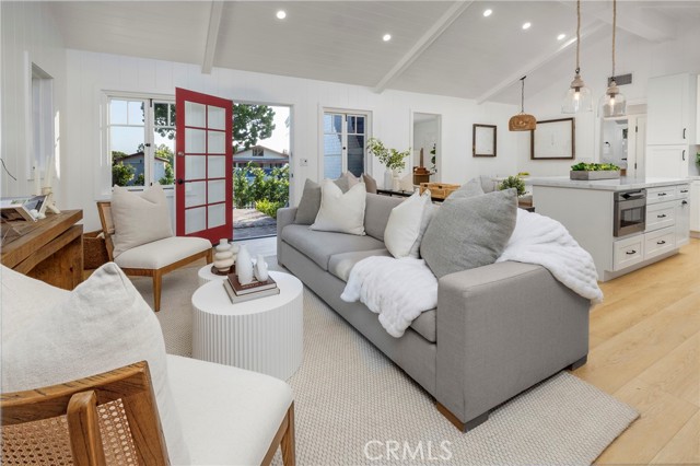 Detail Gallery Image 3 of 16 For 556 Through St, Laguna Beach,  CA 92651 - 4 Beds | 3 Baths
