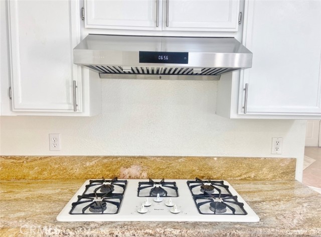57281 Titian Court, Yucca Valley CA: https://media.crmls.org/medias/1985eebd-4151-4ae3-b788-df7937523580.jpg