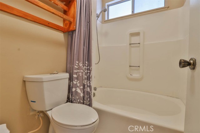 134 N Woodlake Street, Lake Elsinore CA: https://media.crmls.org/medias/19875ea3-a9d6-4e40-a195-0a08c312cda5.jpg
