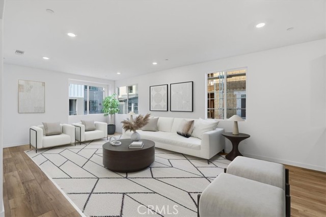 Detail Gallery Image 13 of 55 For 27321 Bear Creek Ln, Valencia,  CA 91381 - 4 Beds | 3/1 Baths