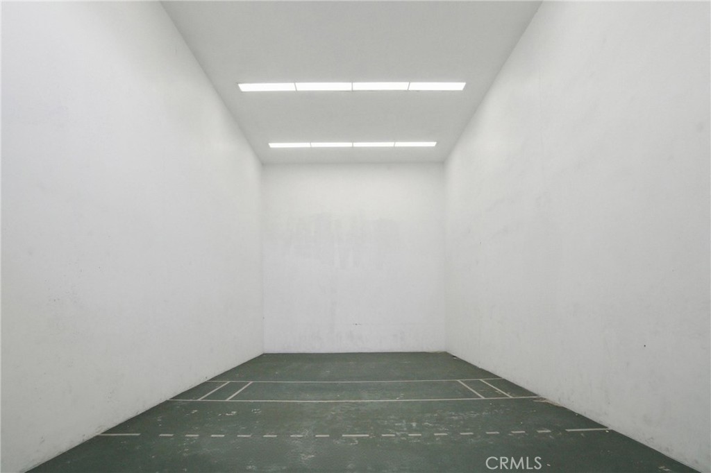 https://media.crmls.org/medias/1988ccf4-7aab-4b1b-8559-733b4568fc72.jpg?preset=X-Large