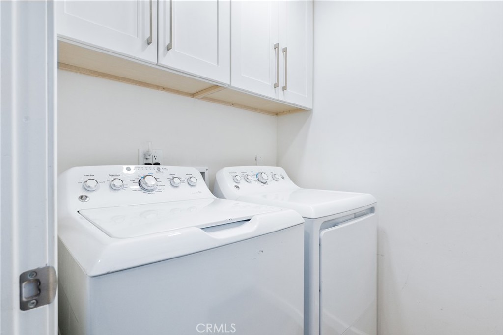 https://media.crmls.org/medias/1988f06b-a56d-4fd5-bdd7-70bd2da550c6.jpg?preset=X-Large