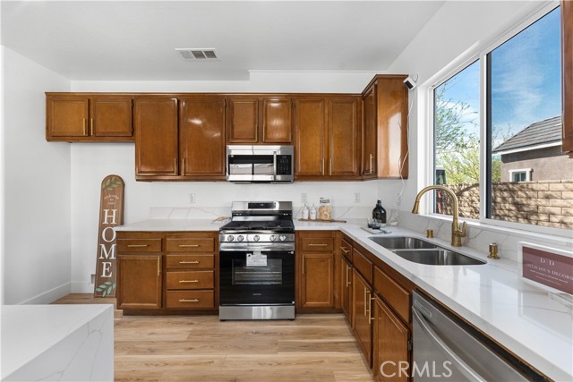 Detail Gallery Image 31 of 69 For 37920 Pisces Cir, Palmdale,  CA 93552 - 5 Beds | 4 Baths