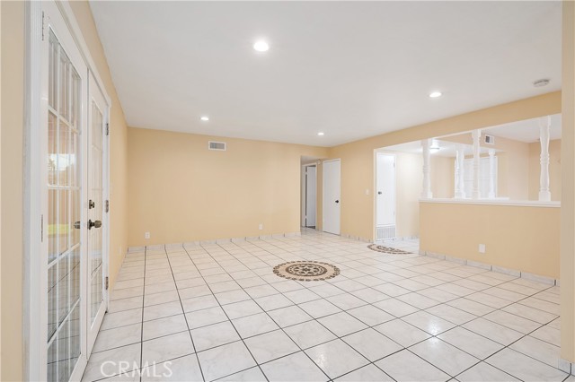 2090 Sycamore Drive, Simi Valley CA: https://media.crmls.org/medias/1989f1b1-014d-4a69-9c68-abee1bb55fe7.jpg