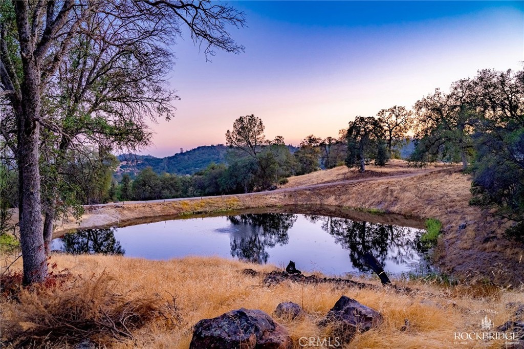 https://media.crmls.org/medias/198b8184-706a-4c6f-8f1d-14ad6ea47bcc.jpg?preset=X-Large