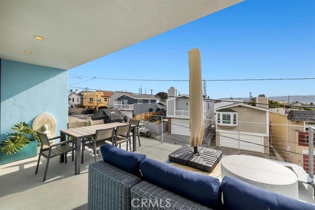 1222 2nd Street, Hermosa Beach, California 90254, 3 Bedrooms Bedrooms, ,2 BathroomsBathrooms,Residential,Sold,2nd,SB22246208