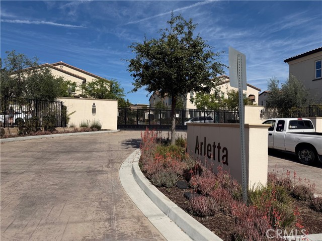 Detail Gallery Image 2 of 8 For 812 Arletta, Fullerton,  CA 92835 - 2 Beds | 2 Baths