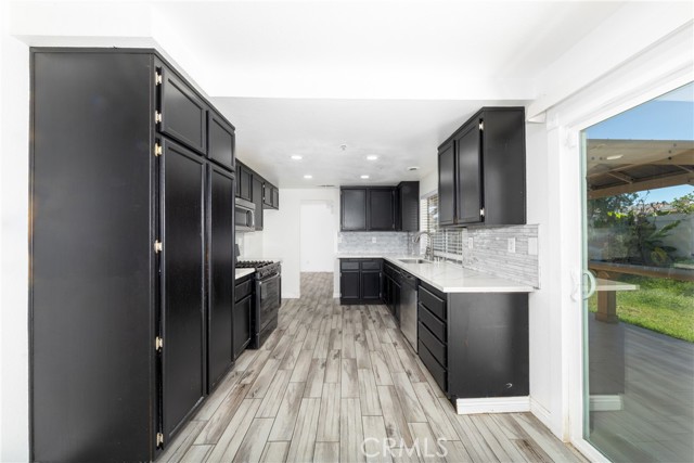 Detail Gallery Image 9 of 32 For 15645 Isleta, Moreno Valley,  CA 92551 - 3 Beds | 3 Baths