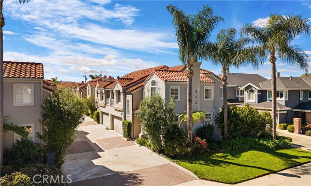 Detail Gallery Image 2 of 51 For 2421 E 16th #1,  Newport Beach,  CA 92663 - 4 Beds | 2/1 Baths