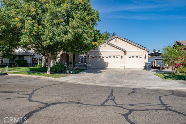 Detail Gallery Image 2 of 17 For 2520 N Liberty Ct, Visalia,  CA 93292 - 4 Beds | 2/1 Baths