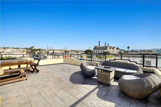 Detail Gallery Image 34 of 53 For 30 the Strand #2,  Hermosa Beach,  CA 90254 - 3 Beds | 3 Baths