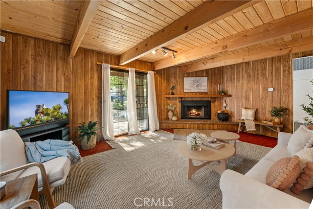 755 Holmes Lane, Sugarloaf CA: https://media.crmls.org/medias/1990b9d8-3fd9-4ca4-ac1d-29792549a24d.jpg
