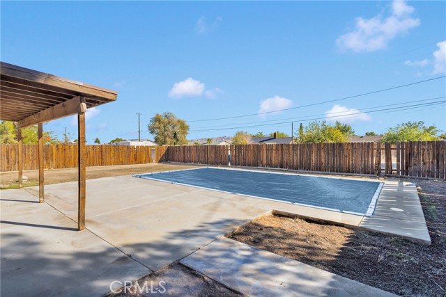 15457 Washoan, Apple Valley CA: https://media.crmls.org/medias/19912231-ea11-41e9-81dd-3115fead6187.jpg