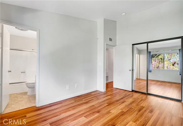 Detail Gallery Image 7 of 24 For 7308 Corbin Ave #G,  Reseda,  CA 91335 - 2 Beds | 2 Baths