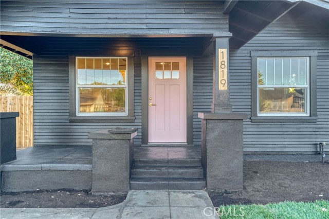 Detail Gallery Image 3 of 25 For 1819 N Vagedes Ave, Fresno,  CA 93705 - 2 Beds | 1 Baths