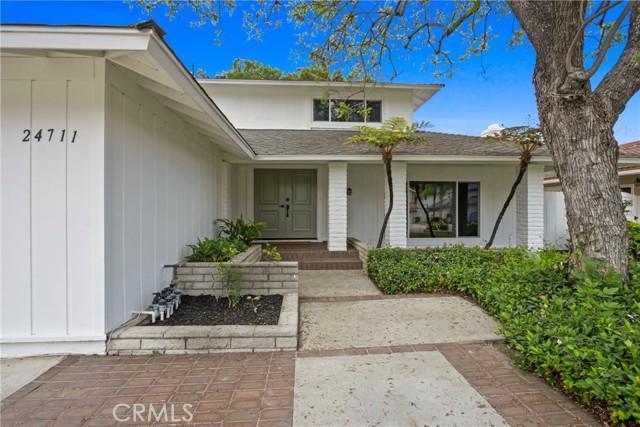 24711 Acropolis Drive, Mission Viejo CA: https://media.crmls.org/medias/19942b3c-3a8a-48fa-b8cb-71ce6bc0eead.jpg