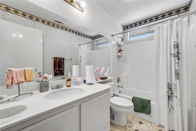 Detail Gallery Image 19 of 39 For 5762 Pine Valley, Fontana,  CA 92336 - 3 Beds | 2/1 Baths