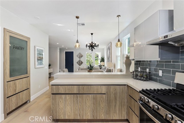 6 Oakmont Street, Phillips Ranch CA: https://media.crmls.org/medias/1994e1cd-069c-4923-bcc0-415588200660.jpg