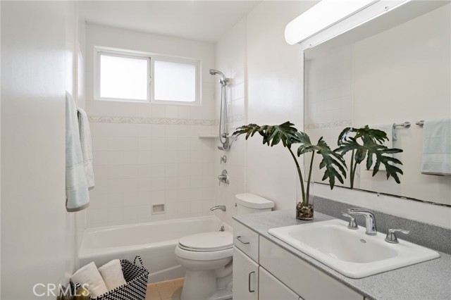 524 Cluster Ln, Redondo Beach, California 90278, 3 Bedrooms Bedrooms, ,1 BathroomBathrooms,Residential,Sold,Cluster Ln,PV22031244