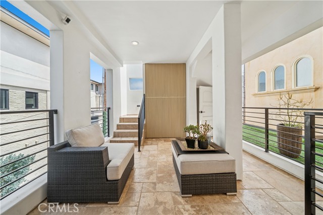 312 Carnation Avenue, Corona del Mar CA: https://media.crmls.org/medias/1995205e-128b-4c0d-8664-93152d9e2c0e.jpg