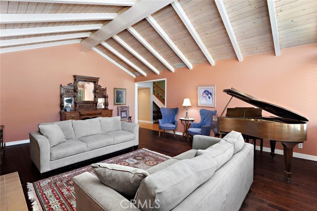Detail Gallery Image 4 of 30 For 3616 Mesa Lila Ln, Glendale,  CA 91208 - 5 Beds | 3/1 Baths