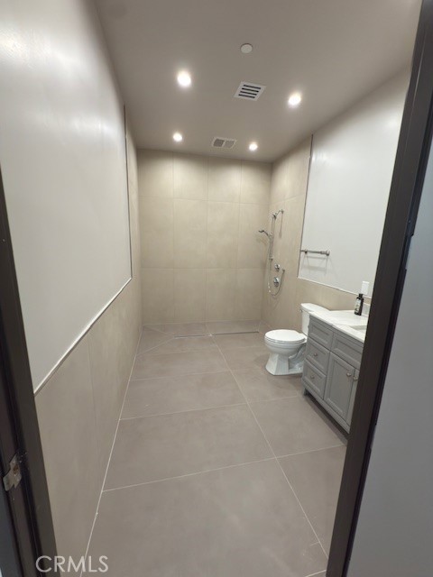 0, North Hollywood CA: https://media.crmls.org/medias/1995bcd2-b595-4875-a955-4937f4a7f019.jpg