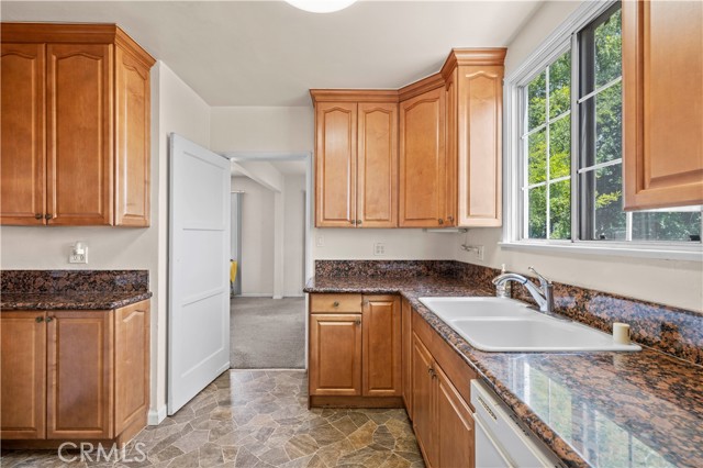 2505 North Keystone Street, Burbank CA: https://media.crmls.org/medias/1996fea7-9009-4490-b579-fdce60c3dcd9.jpg