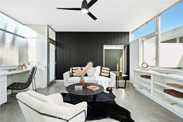 1121 Abbot Kinney Boulevard, Venice CA: https://media.crmls.org/medias/19973812-d26d-4bf4-909f-ff12999fff17.jpg