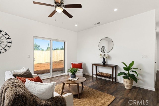 6078 Maxwell, Paradise CA: https://media.crmls.org/medias/19988052-a3a4-42c0-a5c6-1a68c506ee81.jpg