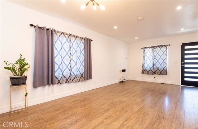 Detail Gallery Image 6 of 26 For 9608 Beach St, Los Angeles,  CA 90002 - 3 Beds | 1 Baths