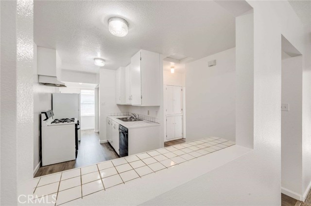 Detail Gallery Image 4 of 23 For 926 928 Newport, Long Beach,  CA 90804 - – Beds | – Baths