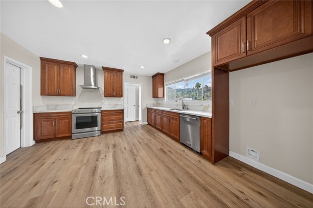 Detail Gallery Image 14 of 45 For 10346 Siesta Dr, Sunland,  CA 91040 - 2 Beds | 3 Baths