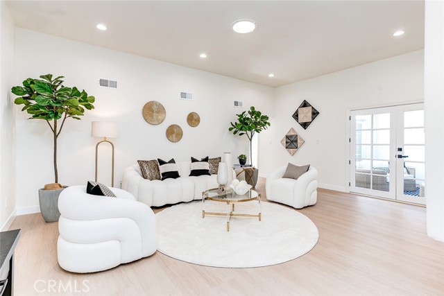 Front Image Thumbnail for CROC26086861