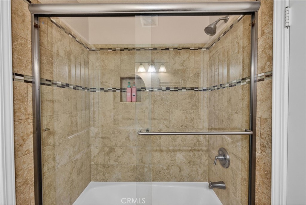 https://media.crmls.org/medias/199c6214-8656-4f18-96c5-971896f82c84.jpg?preset=X-Large