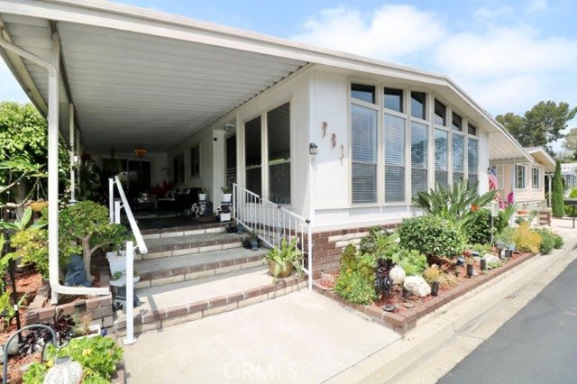 731 Glenlake Drive, Placentia CA: https://media.crmls.org/medias/199c9f54-e7f3-4aa6-9ad0-cac86b771455.jpg