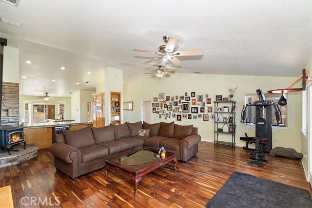 Detail Gallery Image 17 of 34 For 9050 Ponderosa Rd, Pinon Hills,  CA 92372 - 4 Beds | 2 Baths
