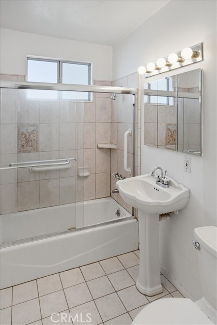 Detail Gallery Image 11 of 23 For 5740 Lemona Ave, Sherman Oaks,  CA 91411 - 2 Beds | 1 Baths