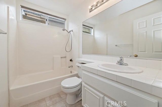 Detail Gallery Image 13 of 27 For 17640 Mountain Ct, Riverside,  CA 92503 - 3 Beds | 3 Baths