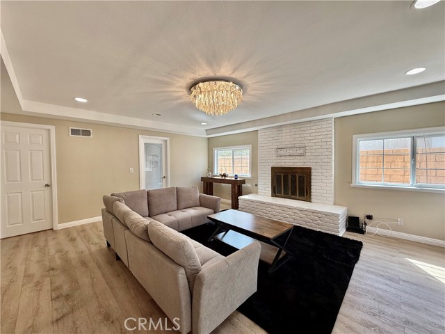 Detail Gallery Image 3 of 13 For 1341 S Pembrooke a,  Anaheim,  CA 92804 - 1 Beds | 1 Baths