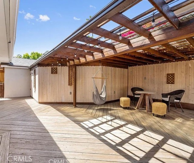Detail Gallery Image 4 of 5 For 5123 Noble Ave, Sherman Oaks,  CA 91403 - 3 Beds | 3/1 Baths